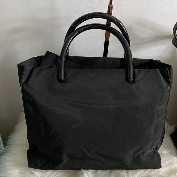 Prada - Picture 1 of 11